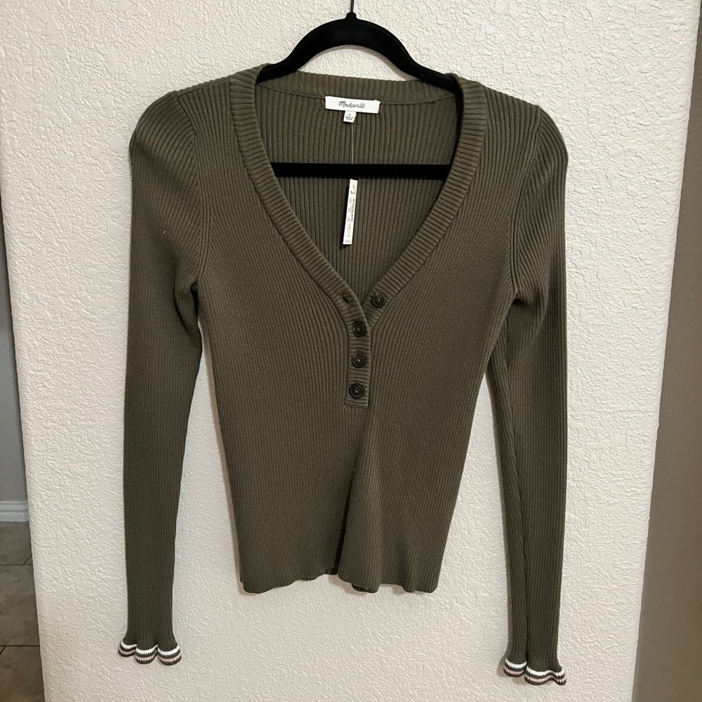 Frill sleeve sweater top